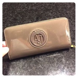 NWOT Women's AJ taupe wallet